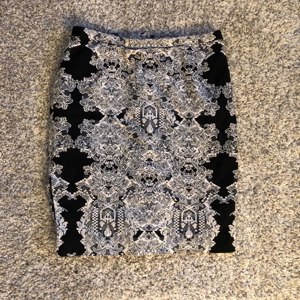 H&M black and white mini skirt